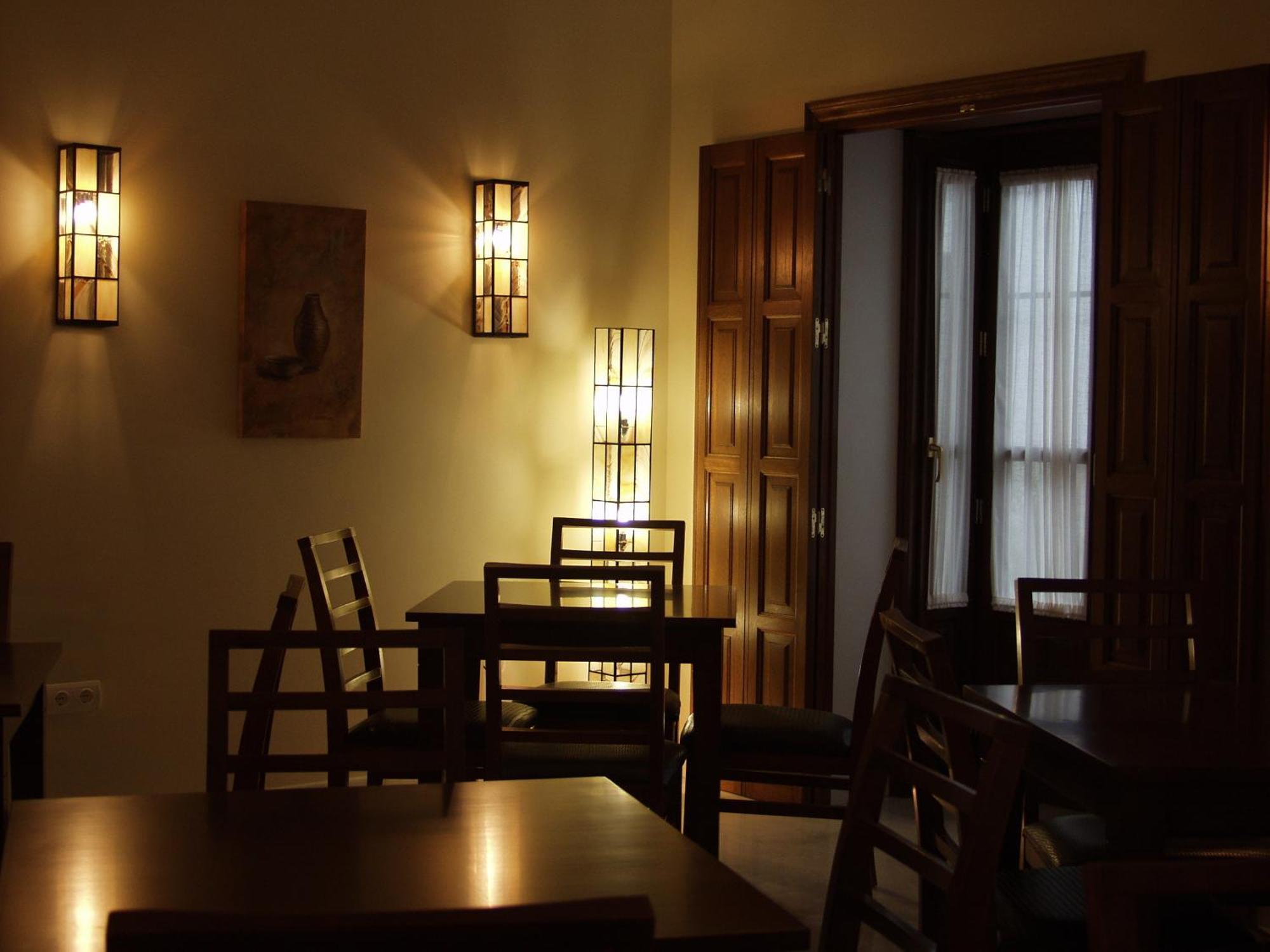 Hotel Las Casas Del Duque Osuna Extérieur photo